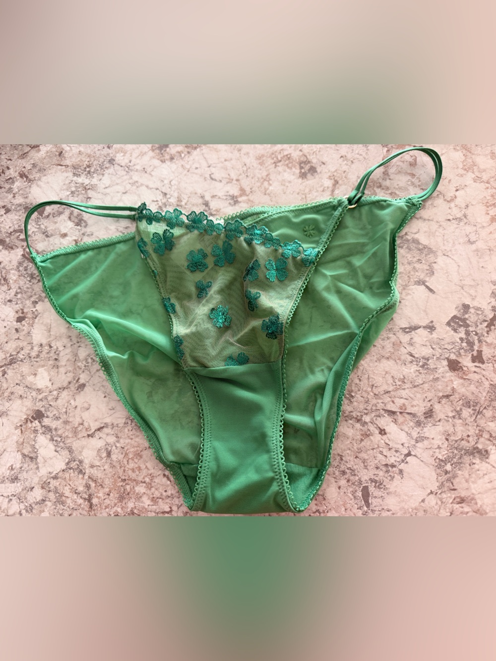 VS PINK St Patrick’s Day Bikini Wink Panty NWT Medium